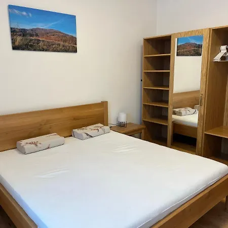 Nydecanka Apartment *