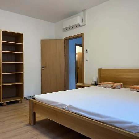 Apartment Nydecanka *